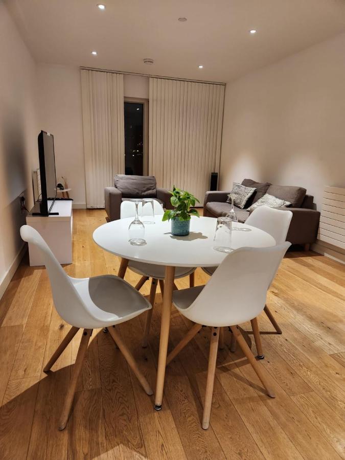 Kaf Luxury Apartment ลอนดอน ภายนอก รูปภาพ