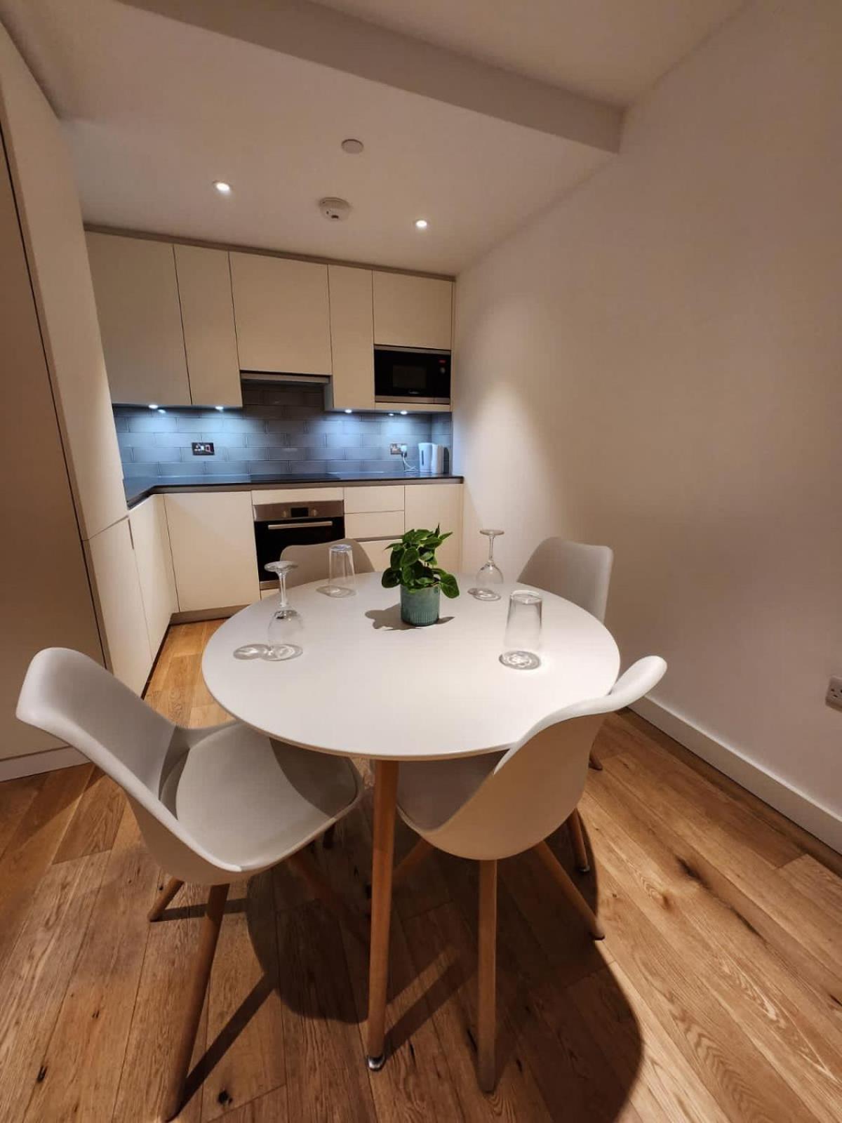 Kaf Luxury Apartment ลอนดอน ภายนอก รูปภาพ