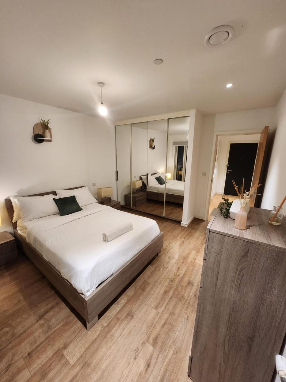 Kaf Luxury Apartment ลอนดอน ภายนอก รูปภาพ